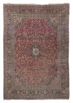 EXTRAORDINARY SARUK CARPET EARLY 20TH CENTURY