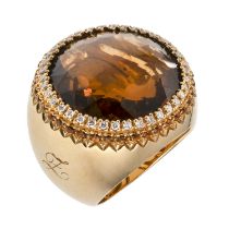 GOLD RING WITH CENTRAL QUARTZ AND DIAMONDS