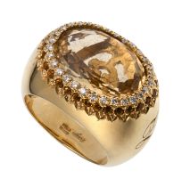 GOLD RING WITH CENTRAL QUARTZ AND DIAMONDS