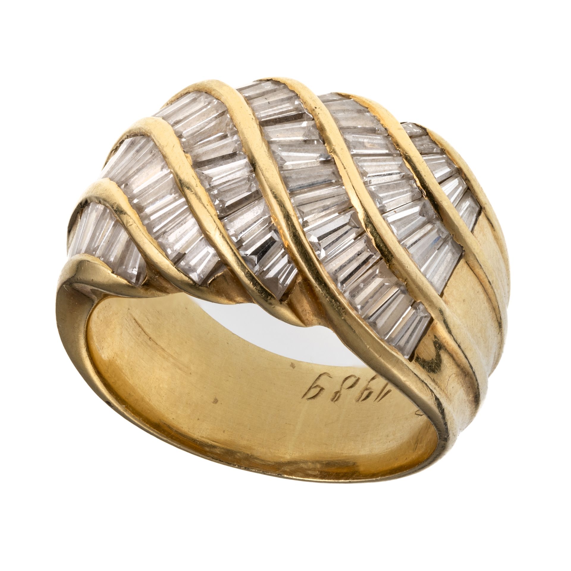 GOLD RING WITH DIAMONDS