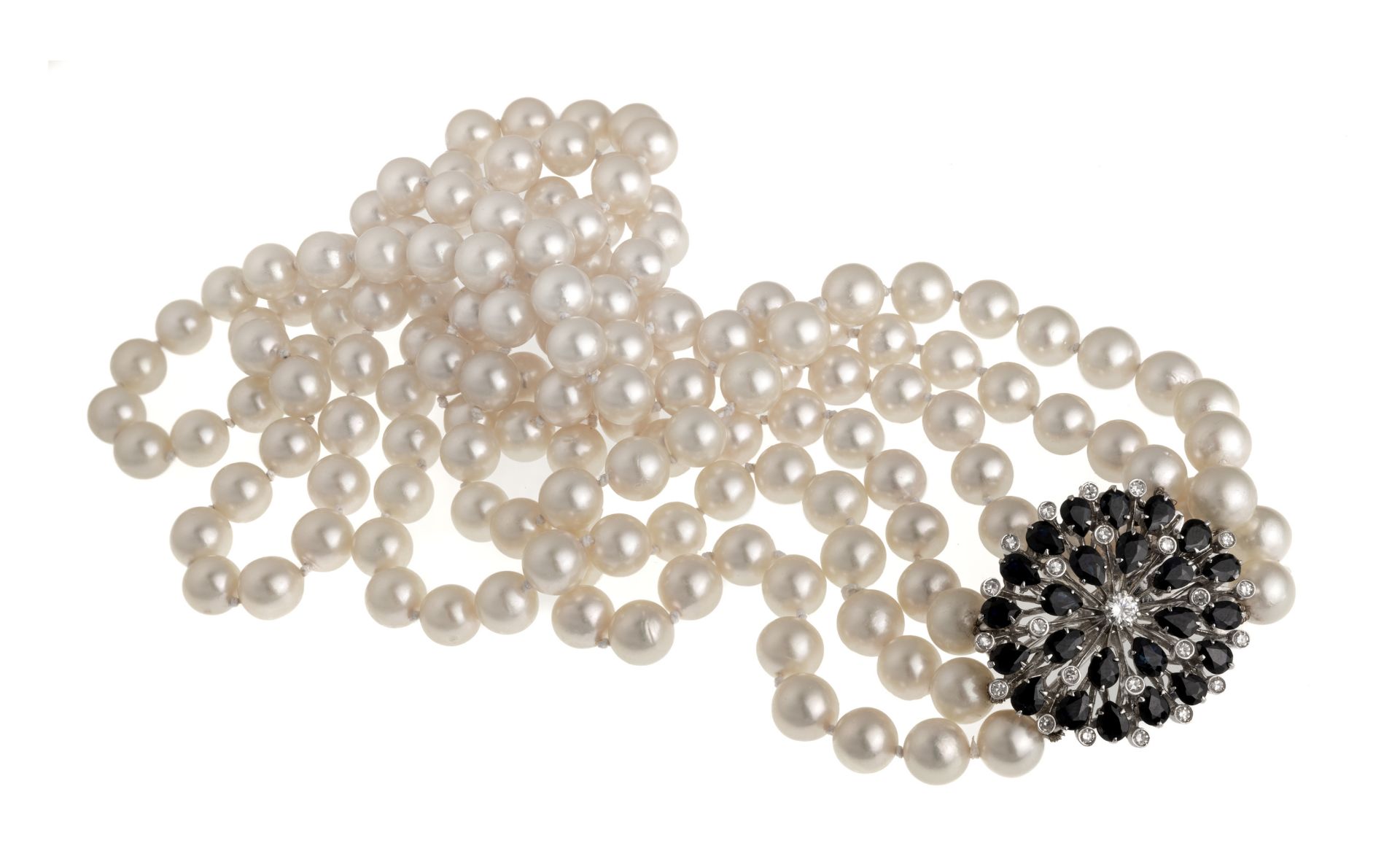 THREE-STRAND PEARL NECKLACE