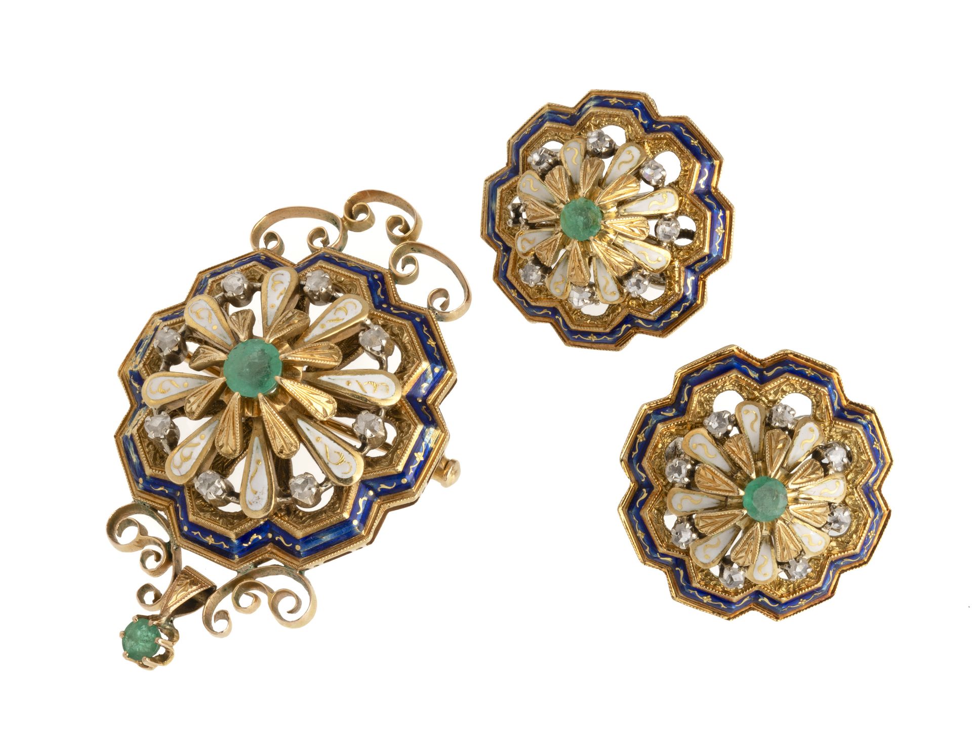 SET OF GOLD EARRINGS AND BROOCH WITH EMERALDS DIAMONDS AND ENAMELS