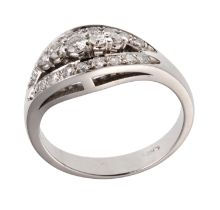 WHITE GOLD RING WITH DIAMONDS