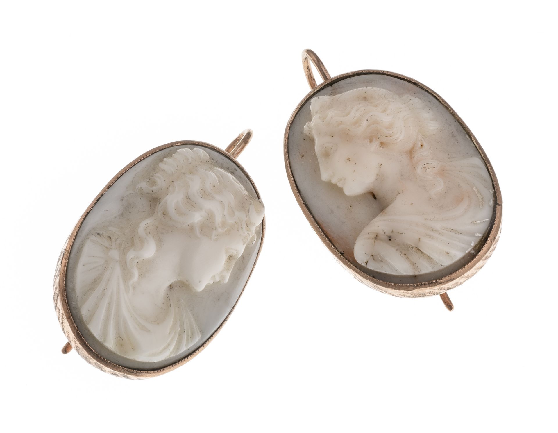 GOLD EARRINGS WITH CARVED CORALS