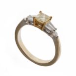 TWO-COLOUR GOLD RING WITH DIAMONDS