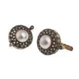 LOW GOLD EARRINGS WITH CENTRAL PEARLS AND DIAMOND CONTOUR