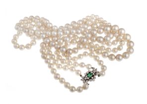 TWO-STRAND PEARLNECKLACE WITH EMERALD AND DIAONDS