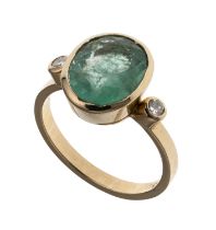 GOLD RING WITH CENTRAL EMERALD AND DIAMONDS