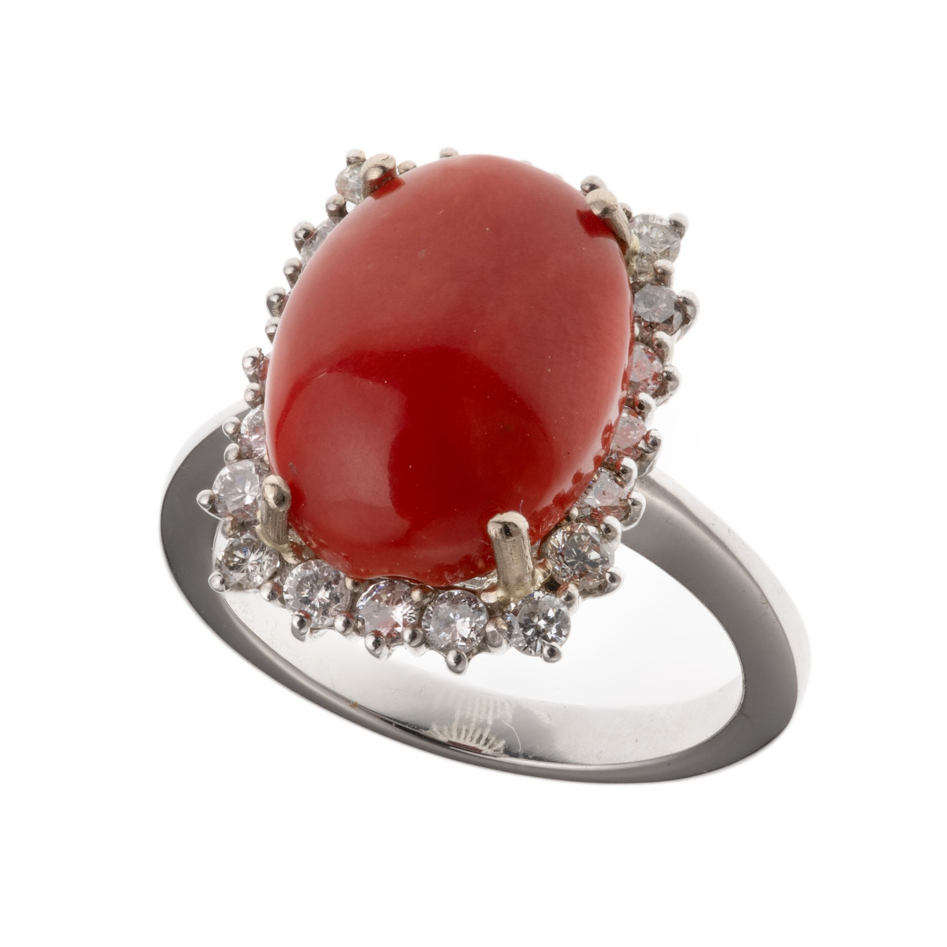 WHITE GOLD RING WITH CORALS AND DIAMONDS