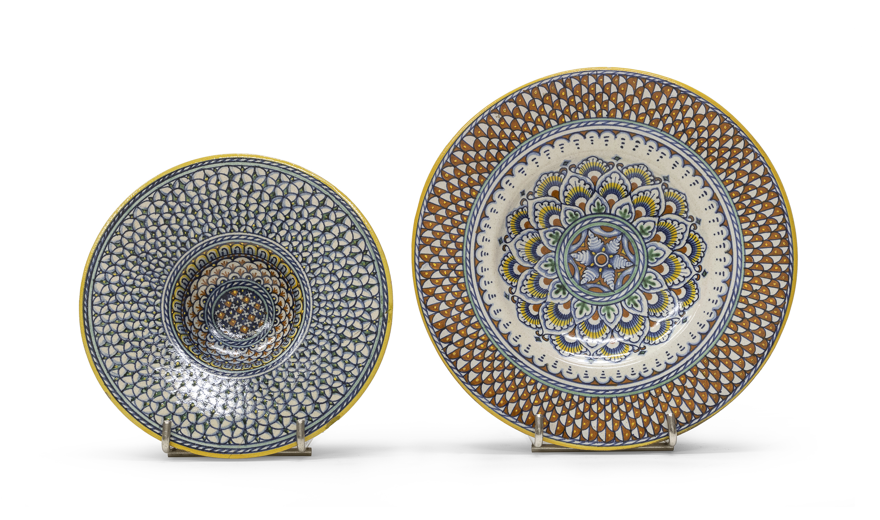 TWO CERAMIC SAUCERS DERUTA MEDIEVAL STYLE 20TH CENTURY