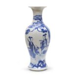 A CHINESE WHITE AND BLUE PORCELAIN VASE FIRST HALF 20TH CENTURY. DEFECTS.