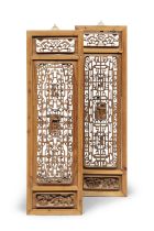 A PAIR OF CHINESE CARVED WOOD DOORS. EARLY 20TH CENTURY.