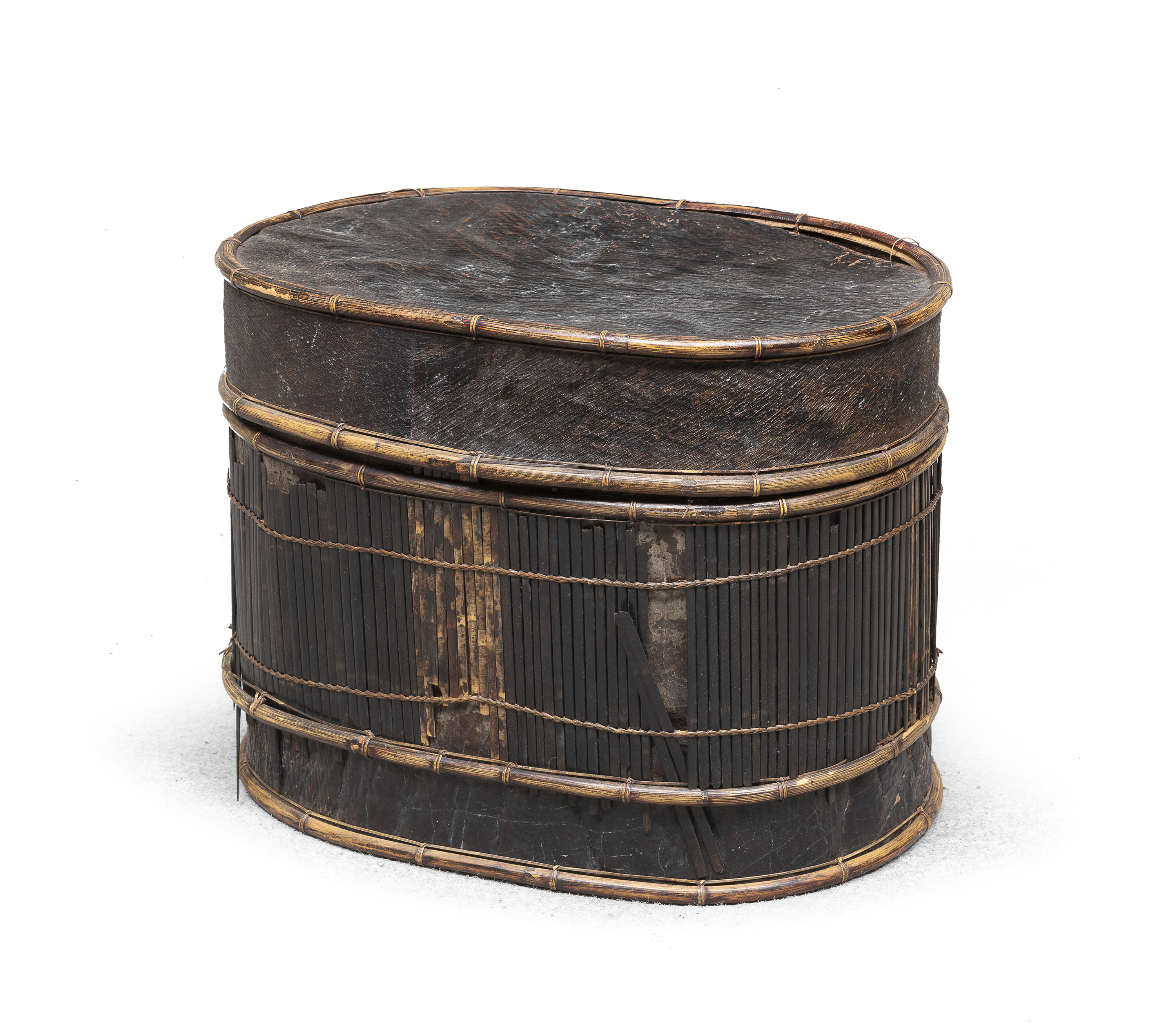 A FAR EASTERN BAMBOO BARK CASE. EARLY 20TH CENTURY.