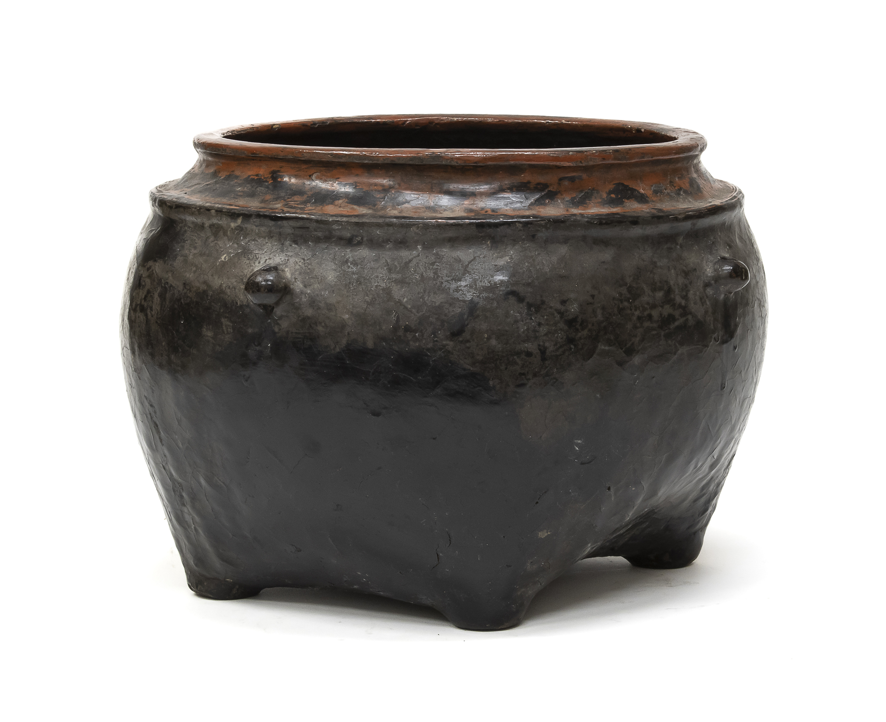 A FAR EASTERN BLACK LAQUER PAPIER-MACHÈ CACHEPOT. EARLY 20TH CENTURY.