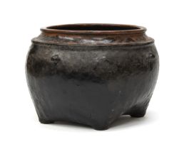 A FAR EASTERN BLACK LAQUER PAPIER-MACHÈ CACHEPOT. EARLY 20TH CENTURY.