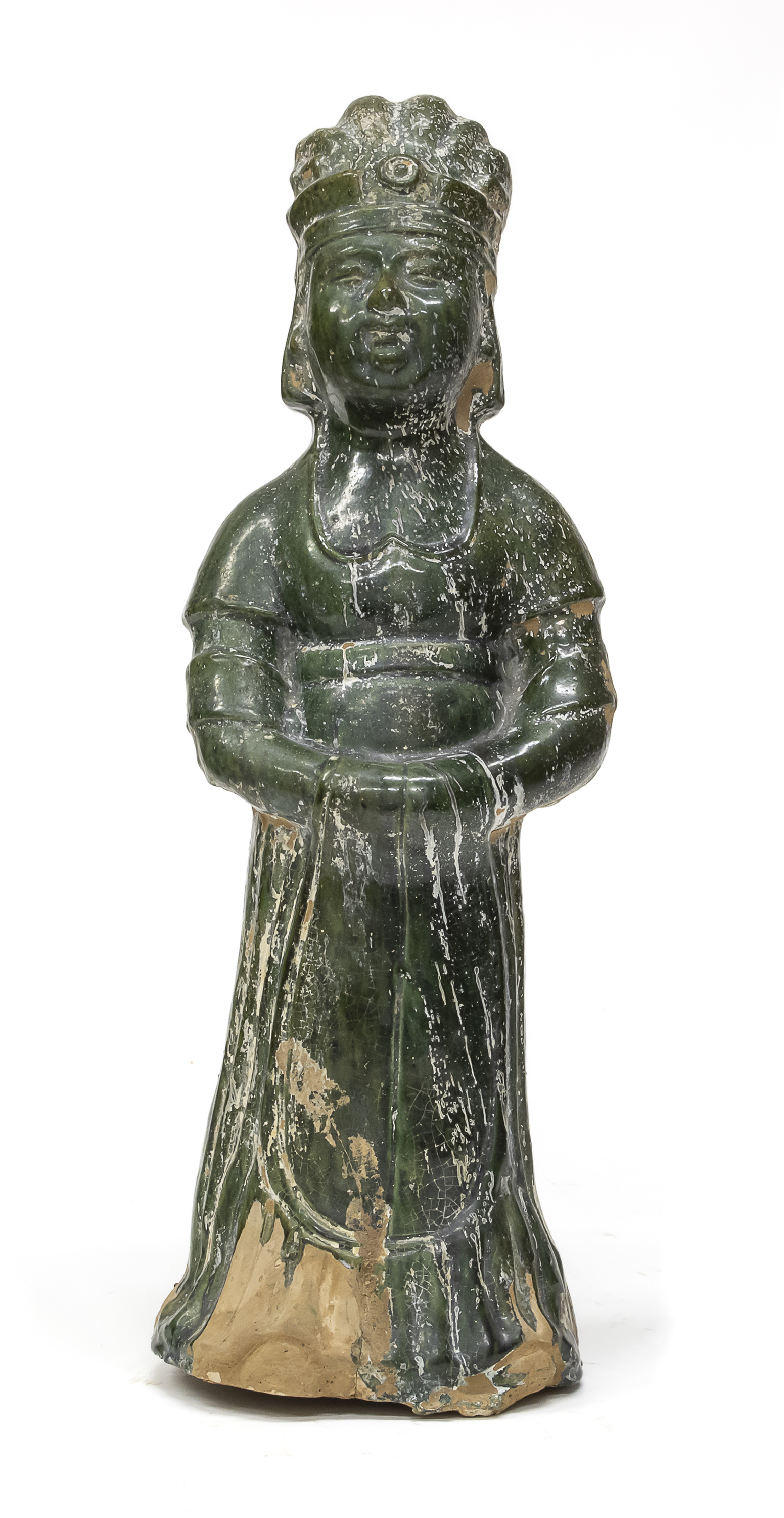 A CHINESE GREEN GLAZED EARTHENWARE SCULPTURE OF YOUNG APPRENTICE. EARLY 20TH CENTURY.