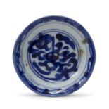 A SMALL JAPANESE WHITE AND BLUE PORCELAIN DISH. 18TH CENTURY.