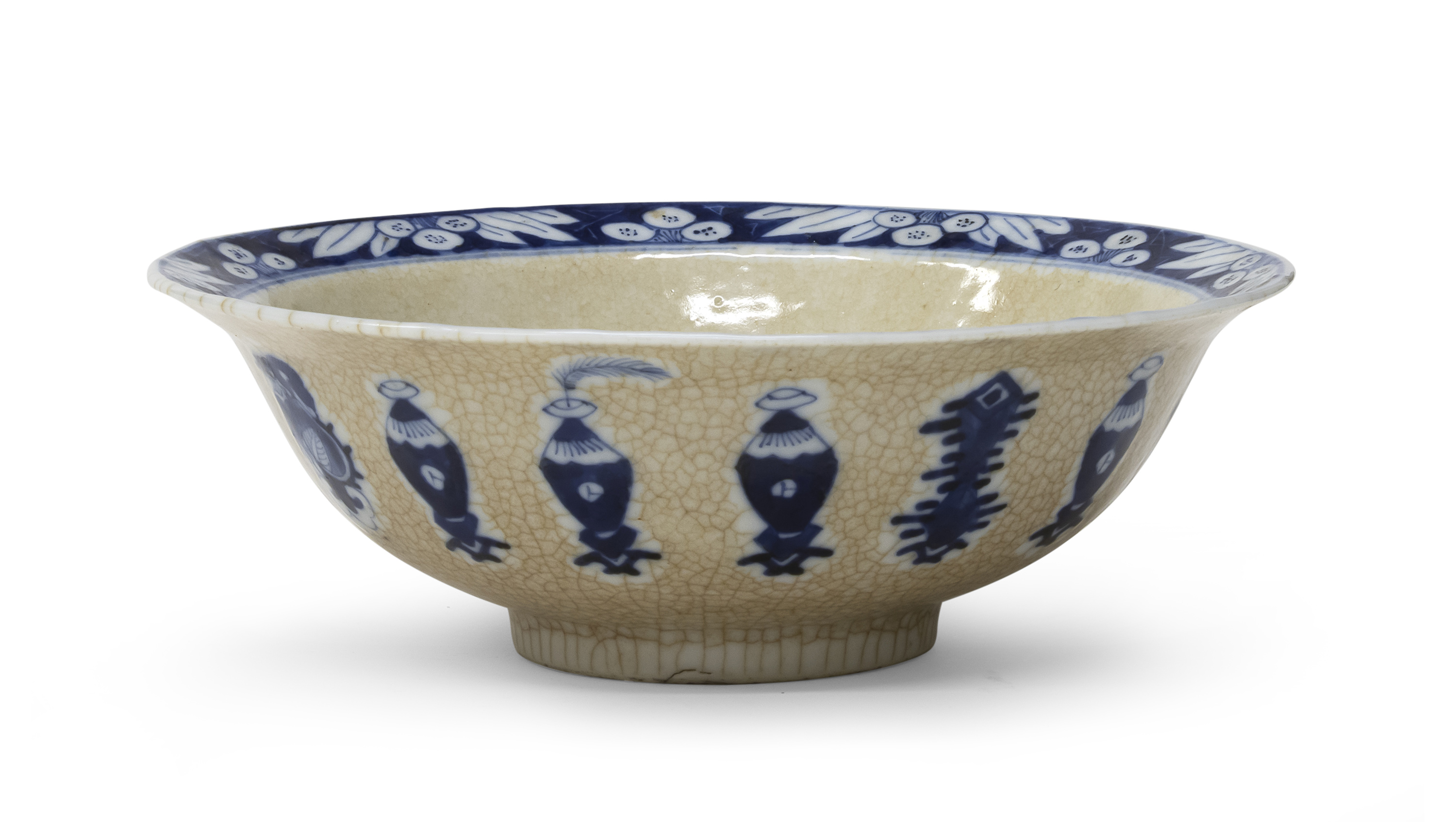 A CHINESE WHITE AND BLUE PORCELAIN BOWL. EARLY 20TH CENTURY.