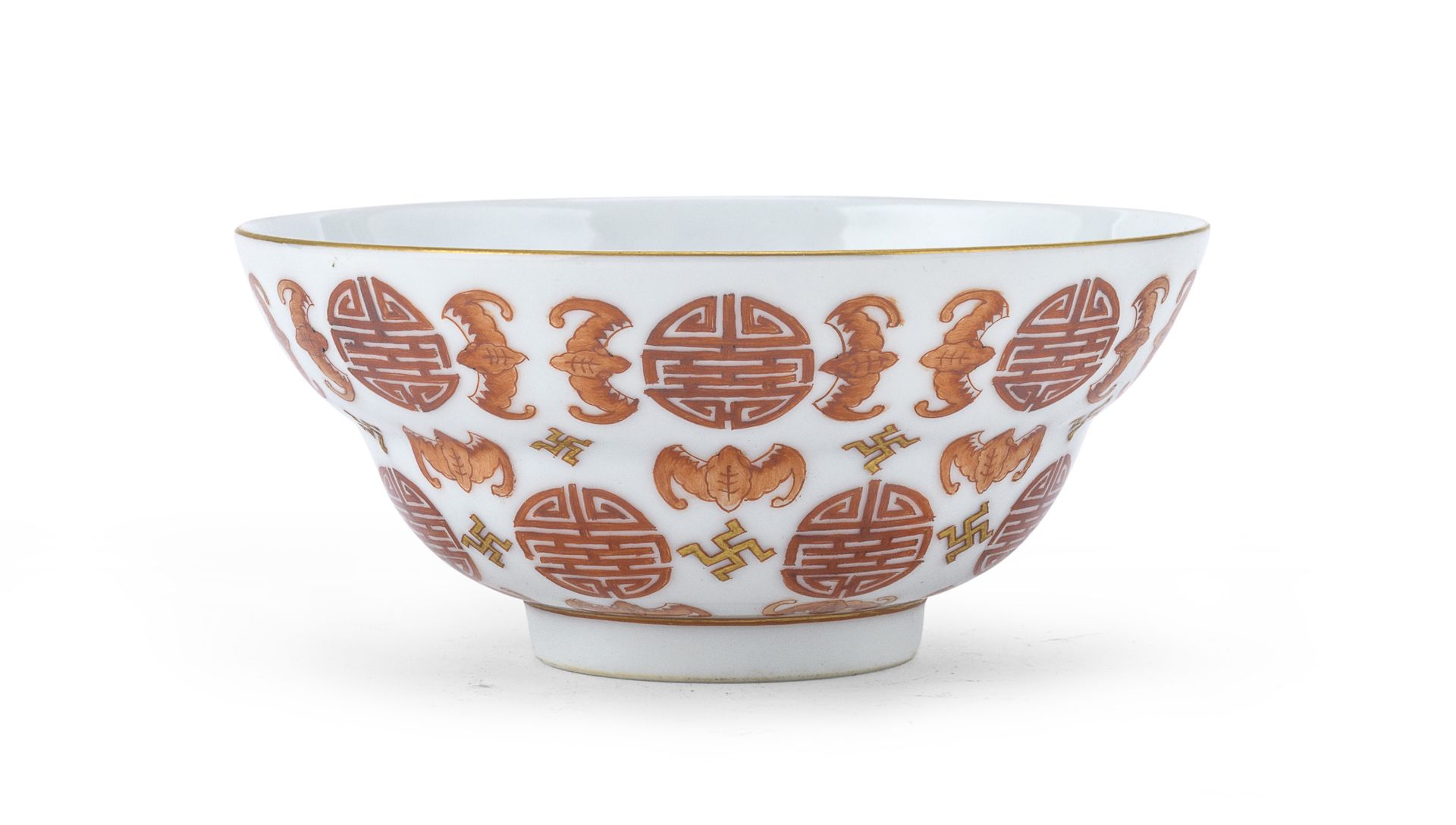 A CHINESE POLYCHROME AND GOLD ENAMELED PORCELAIN BOWL FIRST HALF 20TH CENTURY.
