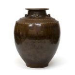 A CHINESE EARTHENWARE MARTABAN JAR. EARLY 20TH CENTURY.