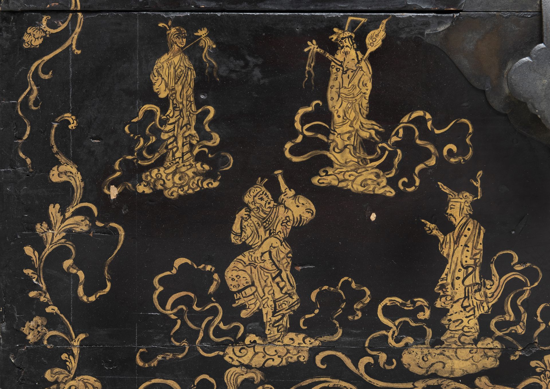 A SMALL CHINESE BLACK LAQUER WOOD TRUNK. 19TH CENTURY. - Image 2 of 2