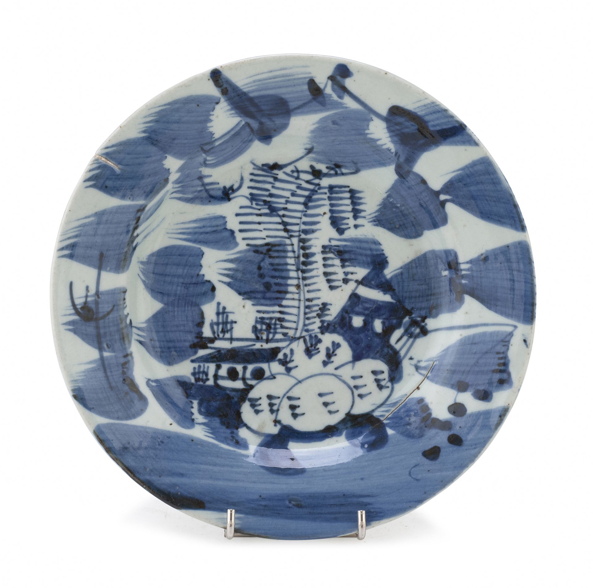 A CHINESE WHITE AND BLUE PORCELAIN DISH 19TH CENTURY.