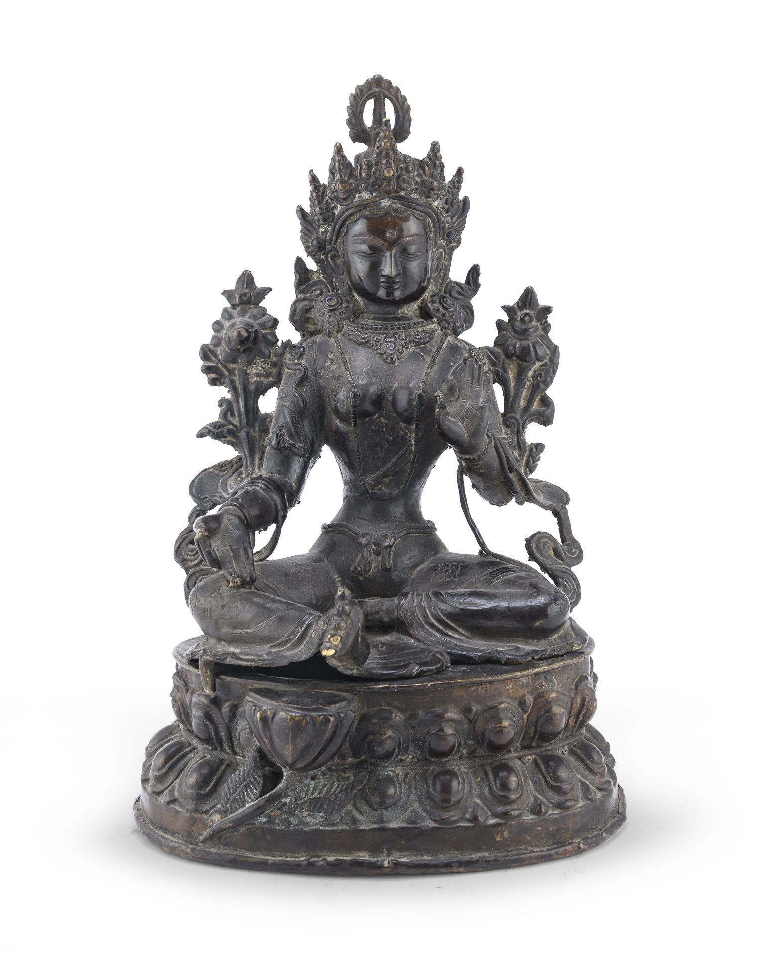 A CHINESE BRONZE SCULPTURE DEPICTING TARA LATE 19TH CENTURY.