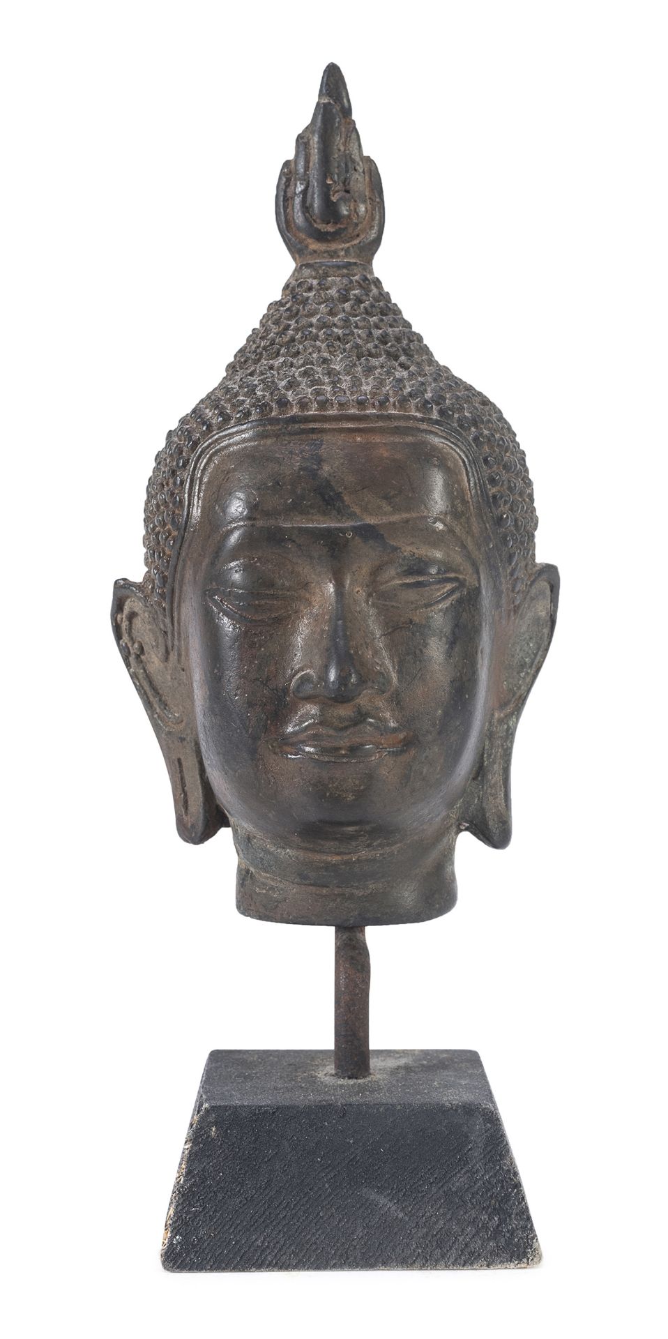 A THAI BRONZE HEAD OF BUDDHA. 20TH CENTURY.
