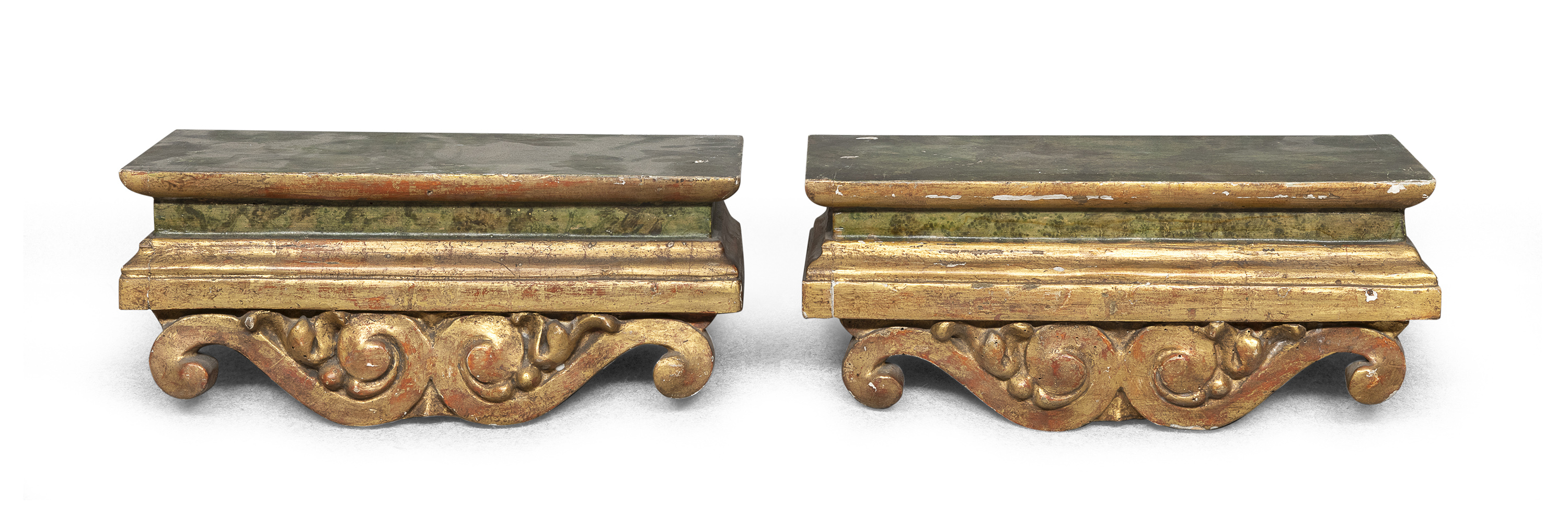 PAIR OF SMALL SHELVES IN LACQUERED AND GILT WOOD 18TH CENTURY