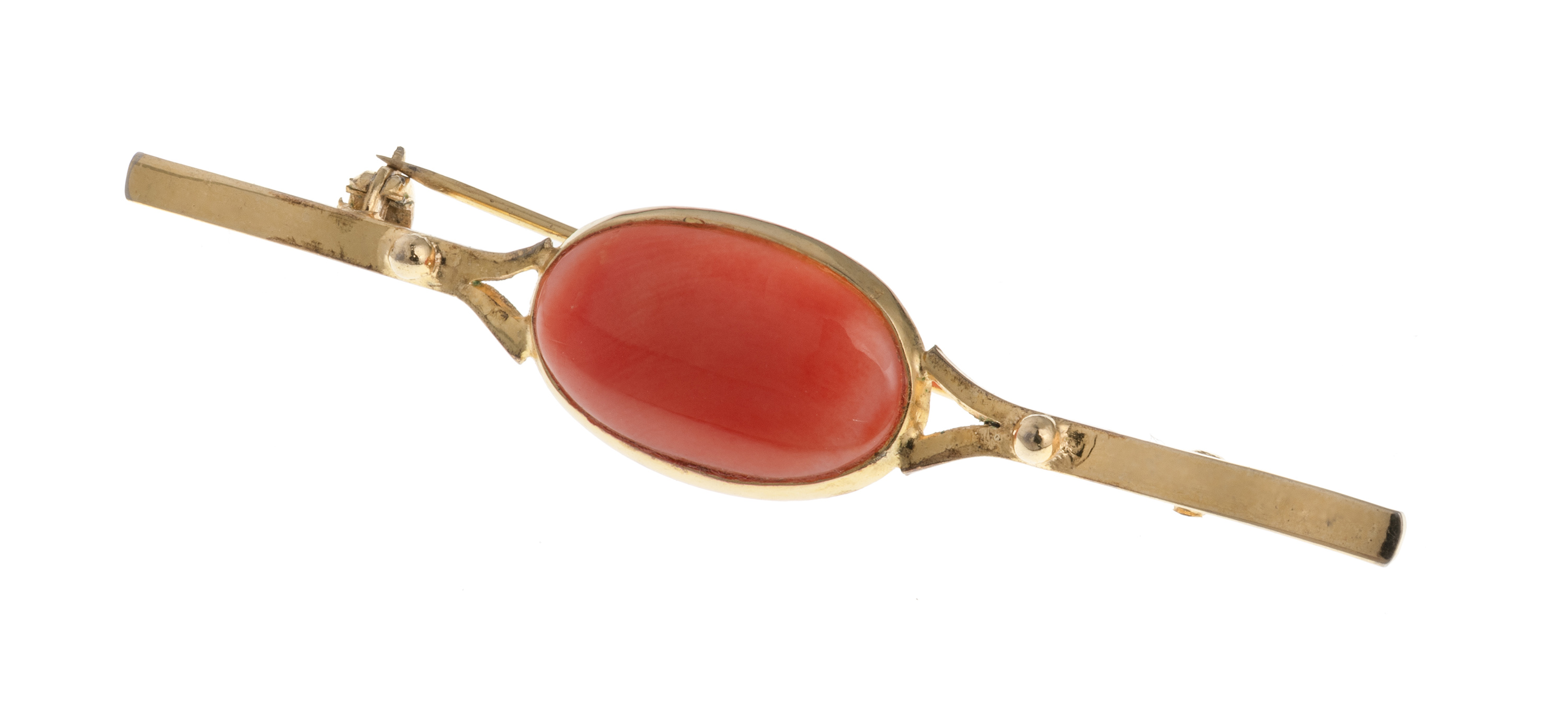 GOLD BAR BROOCH WITH CORAL