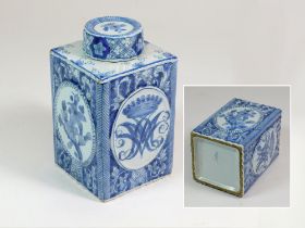 DELFT TEA CADDY.