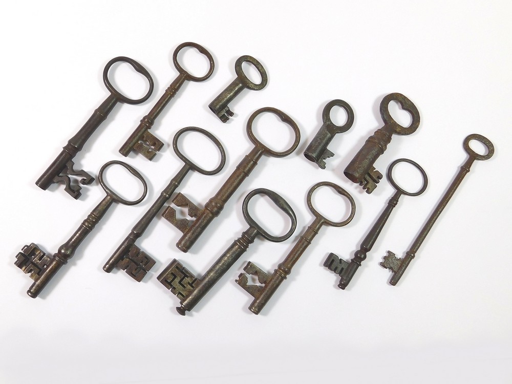 IRON KEYS.