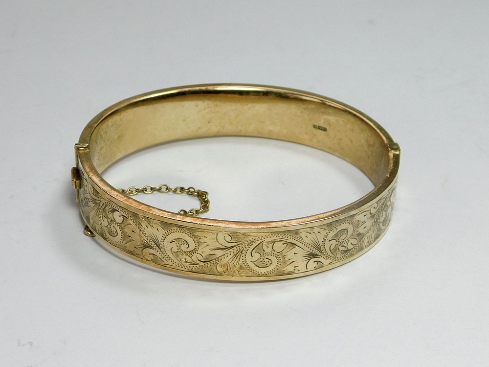 GOLD BANGLE.