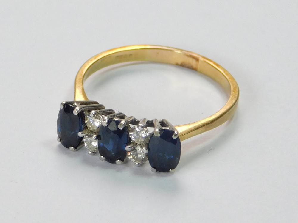 SAPPHIRE RING.