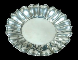 A William IV silver dish, with scalloped rim, Charles Fox II, London 1836, 8.5toz, 19.5 by 2.5cm
