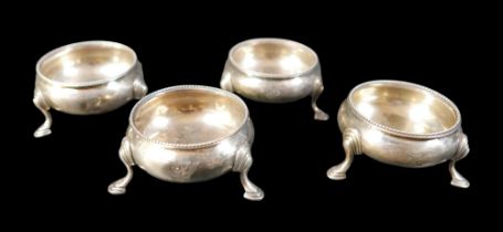 Four Victorian cauldron salts, comprising two pairs, Robert Harper, London 1860, the other 1861, 8.