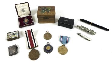 A small group of collectables, including a silver vesta case, a silver medallion fob, cased, a