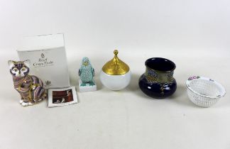 Five pieces of collectable china, to include a Royal Doulton vase 9cm tall, a Herand Penguin and