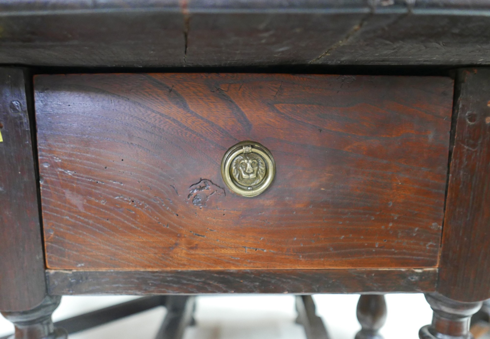 An 18th century oak drop leaf table, with oval top, two gate legs with turned supports and - Image 6 of 9