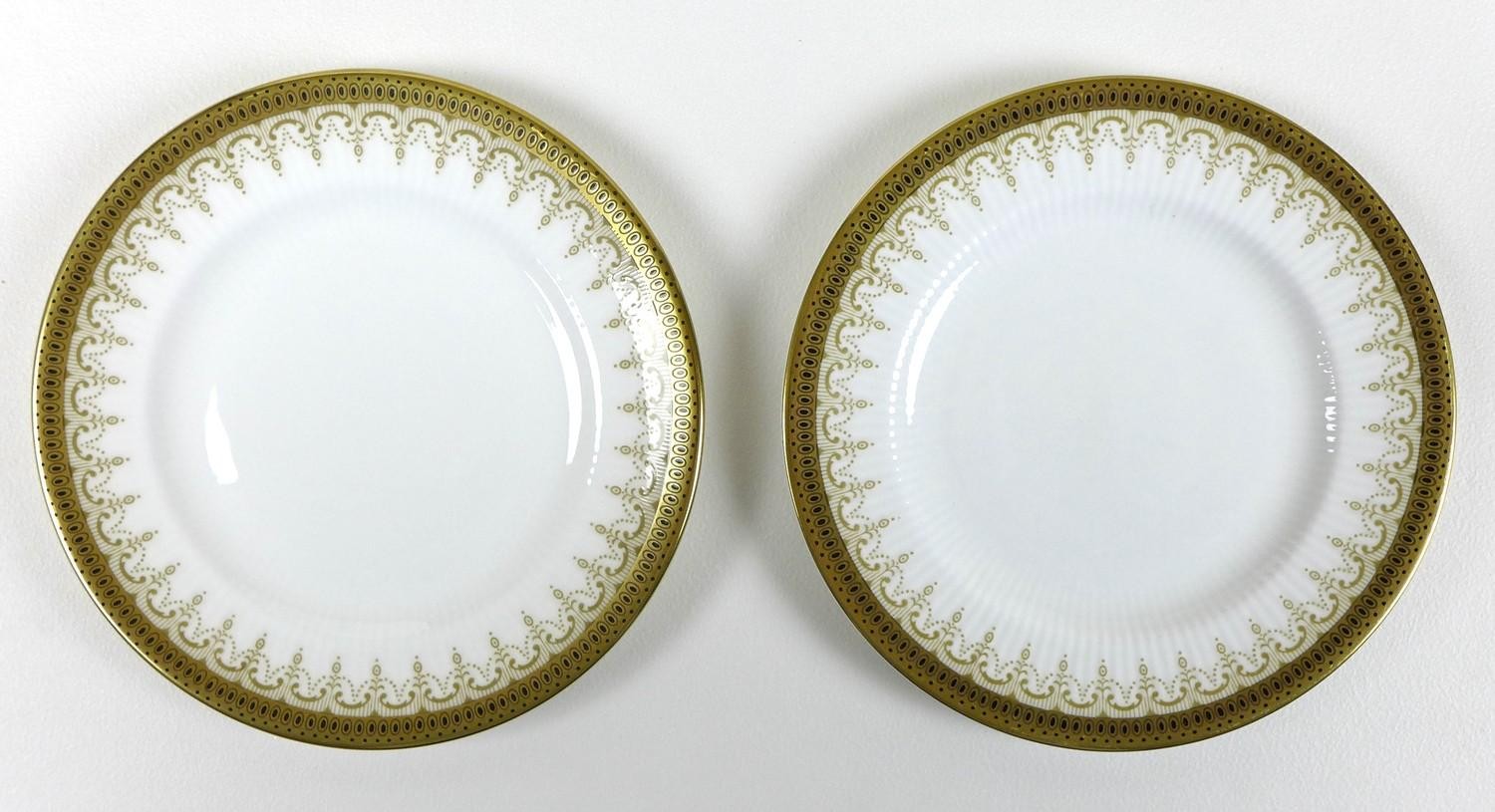 A Paragon and Royal Albert part dinner service, decorated in the 'Athena' pattern, comprising - Image 7 of 12