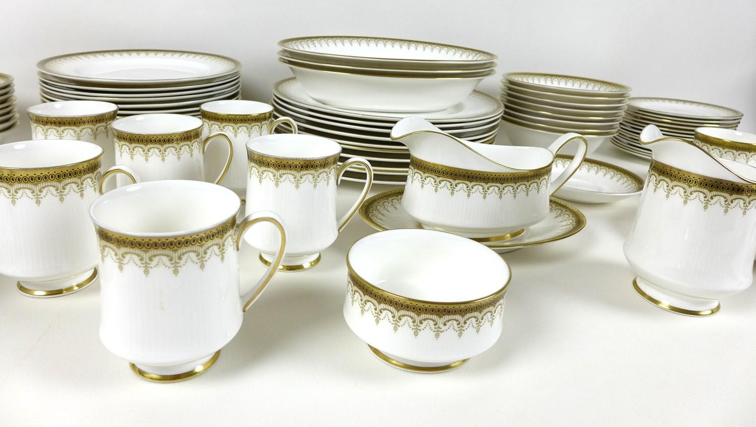 A Paragon and Royal Albert part dinner service, decorated in the 'Athena' pattern, comprising - Image 4 of 12