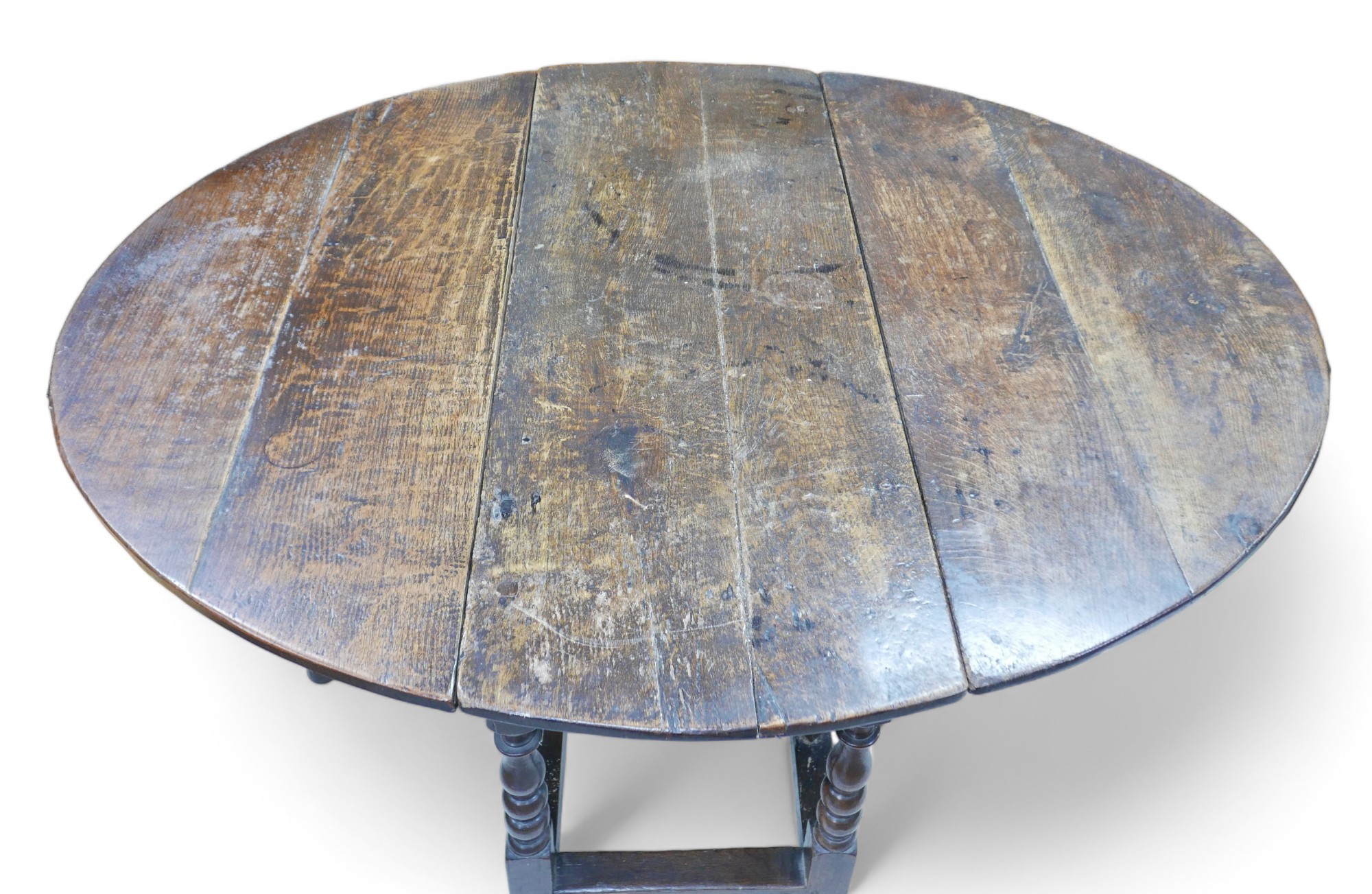 An 18th century oak drop leaf table, with oval top, two gate legs with turned supports and - Image 4 of 9
