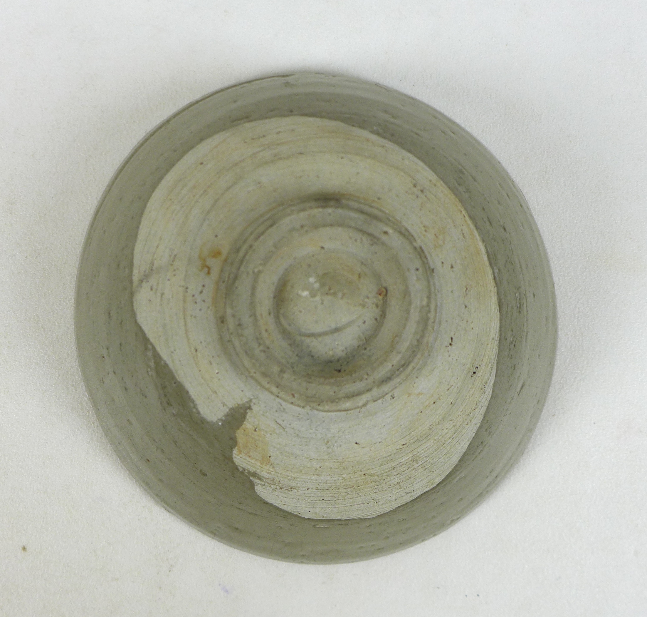 A Chinese Longquan-type celadon bowl, decorated incised decoration of leaves to the inside, - Image 10 of 10