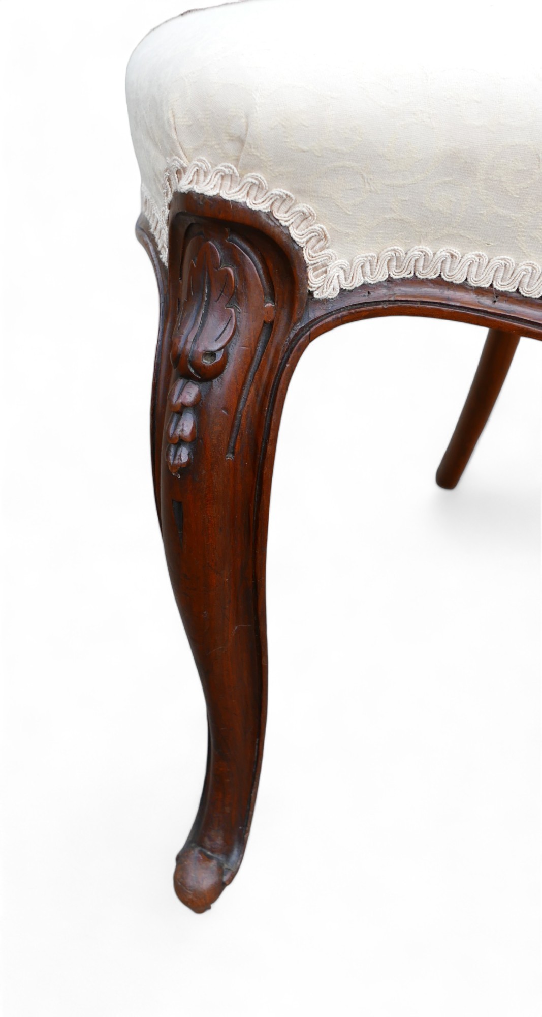 A set of six Victorian dining chairs, the balloon back and middle rail carved with foliage - Image 12 of 12