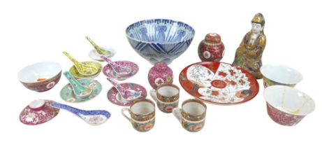 A group of Oriental porcelain items including a blue and white bowl, spoons and cups (19) Some
