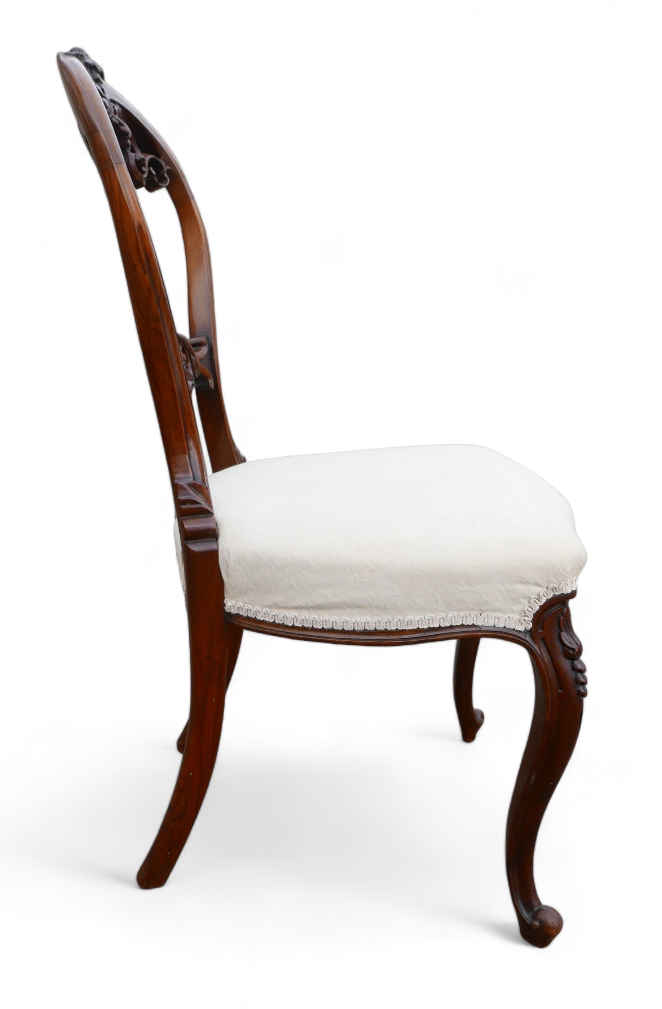 A set of six Victorian dining chairs, the balloon back and middle rail carved with foliage - Image 8 of 12