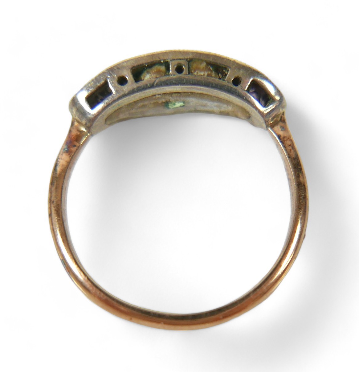 An 18ct yellow gold ring, with three coloured stones, size M, 2.6g. - Image 3 of 4