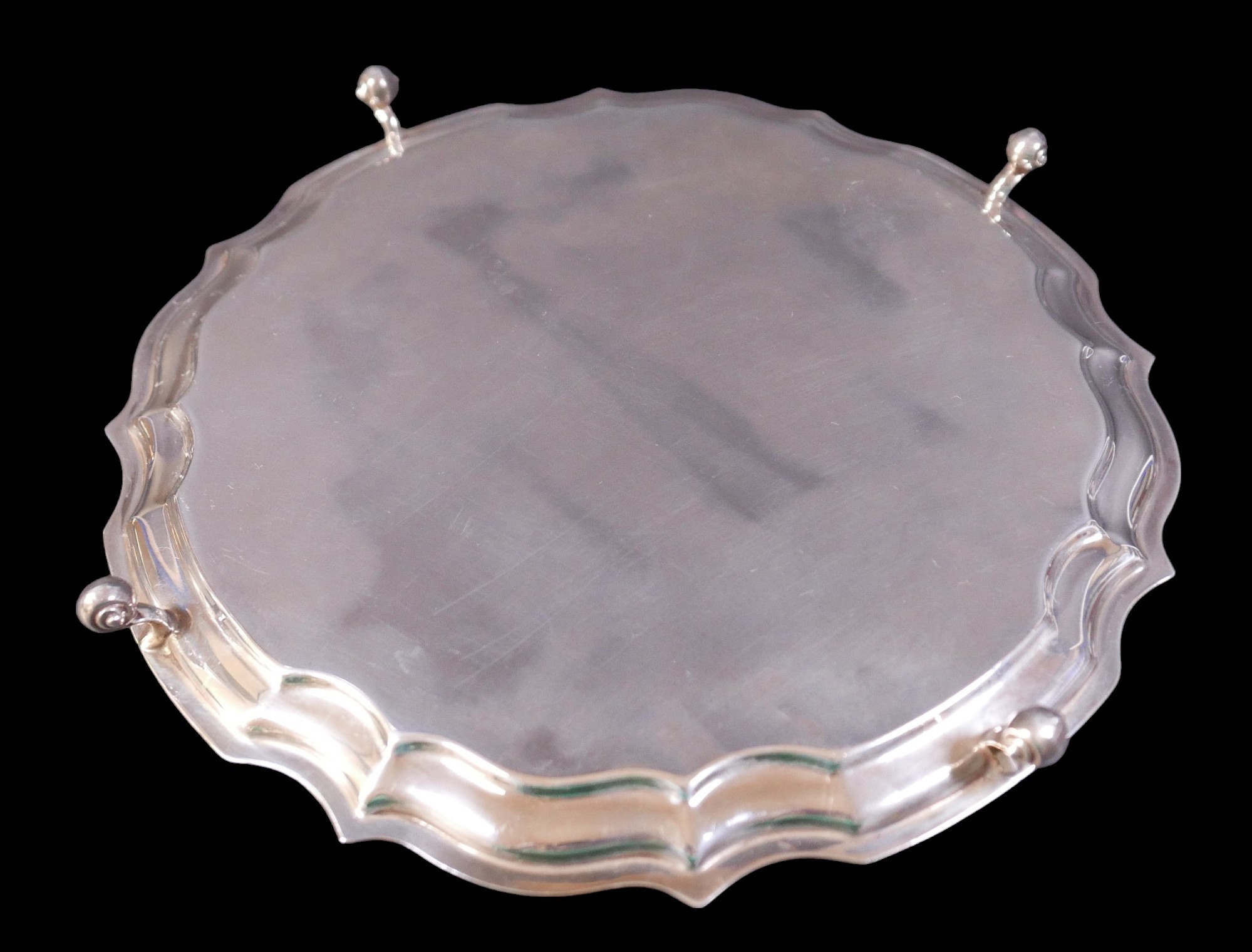 An Elizabeth II silver salver tray, with Chippendale pie-crust rim, raised upon three scroll feet, - Image 5 of 5