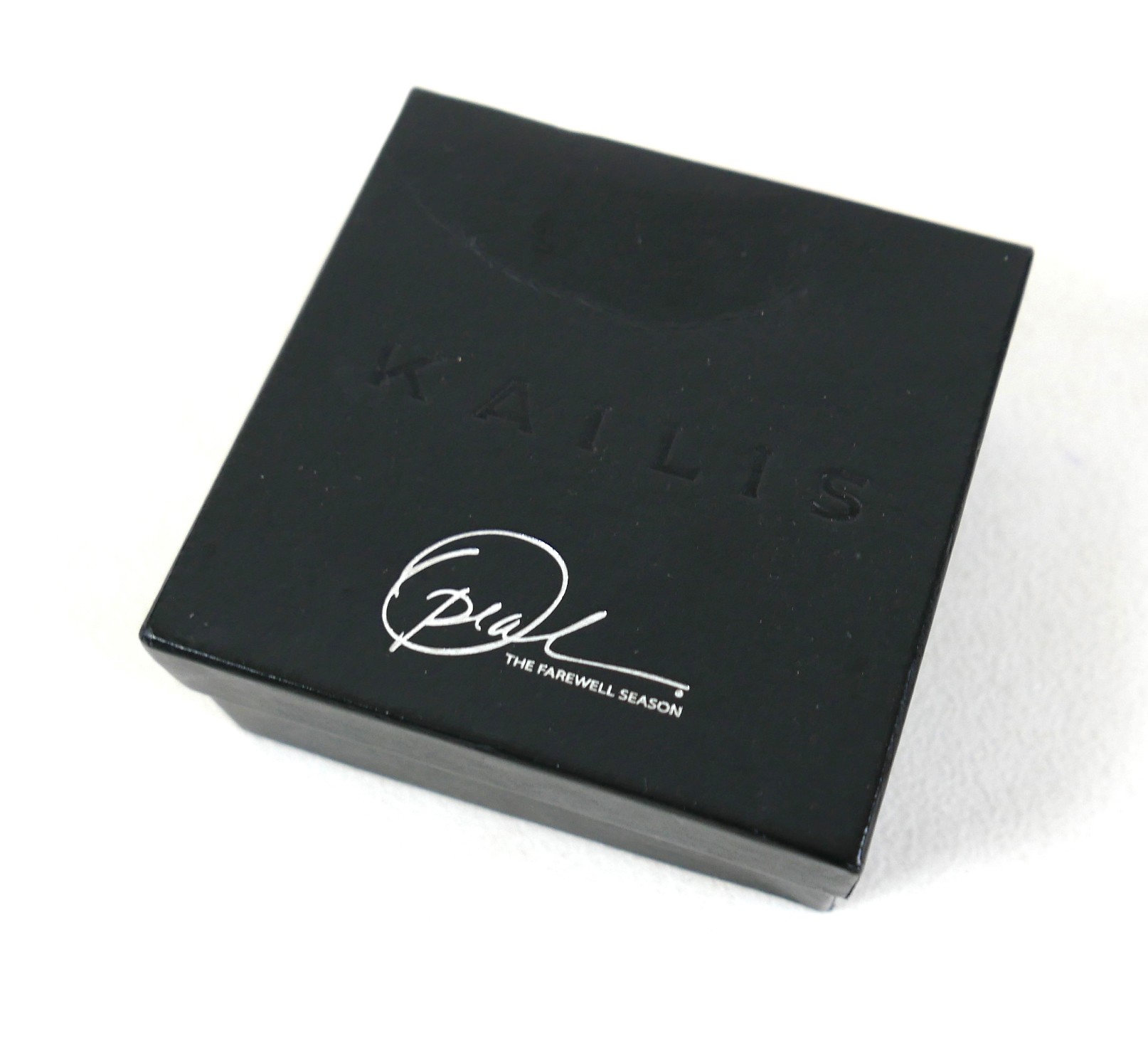 A commemorative Oprah Winfrey silver and pearl pendant necklace, by Kailis, set with two black - Image 8 of 8