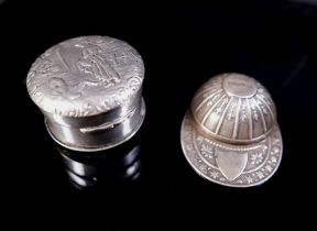 A silver cap tea caddy spoon, Thomas Bradbury and Sons, Sheffield 1921/22, 39 by 15 by 38mm,